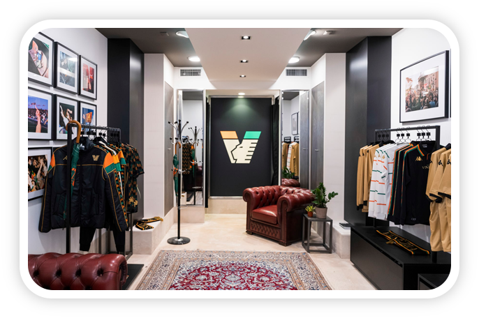 Interior de la tienda oficial del Venezia FC