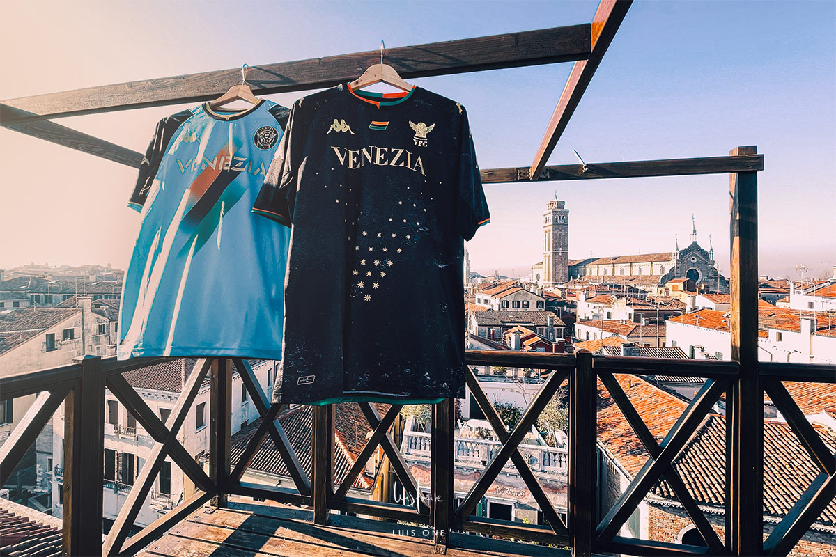 Primera y tercera equipación de la temporada 20/21 del Venezia FC